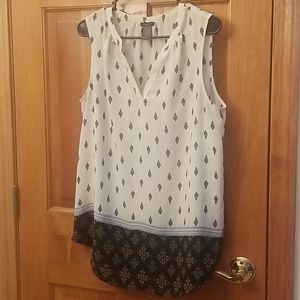 Ann Taylor sleeveless V-neck patterned top